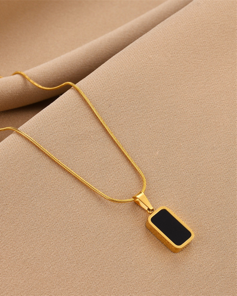 Dark Elegance Necklace
